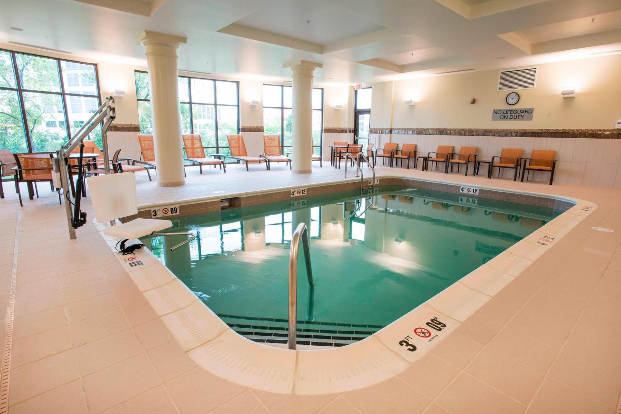 Courtyard By Marriott Cincinnati Midtown/Rookwood Extérieur photo
