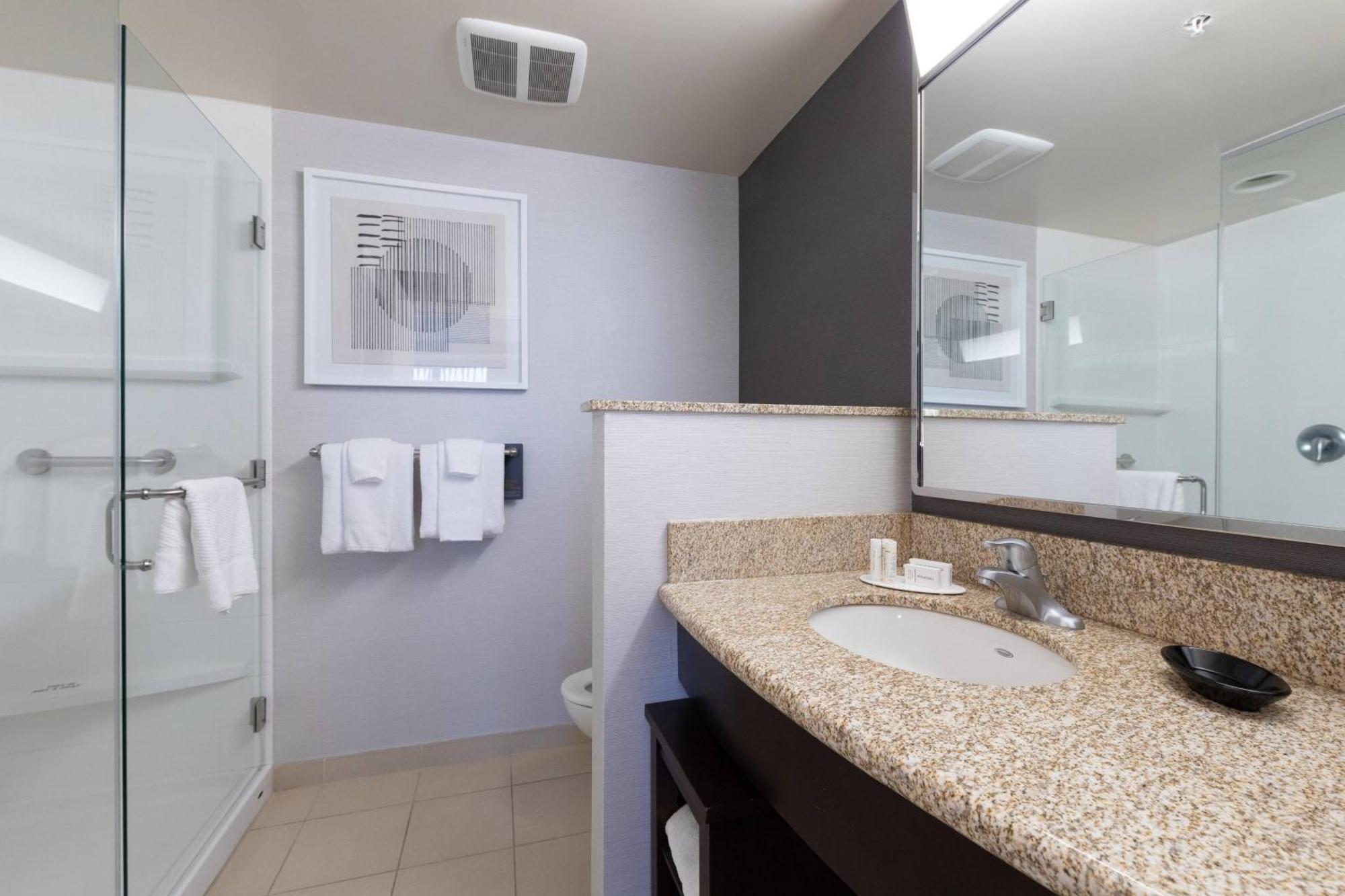 Courtyard By Marriott Cincinnati Midtown/Rookwood Extérieur photo